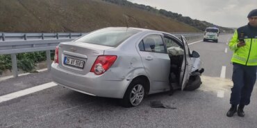 bariyerlere-carpan-aracta-yangin-cikti-Gna3KaJE.jpg