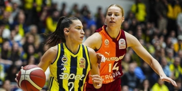 basketbolda-derbi-macta-fenerbahce-galatasarayi-son-ceyrekte-gecti-dmfbrzf6.jpg