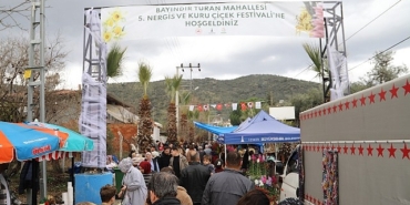 bayindirda-nergis-ve-kuru-cicek-sevgisi-engel-tanimadi-vatandaslar-ureticiyi-yalniz-birakmadi-CWMrOk8x.jpg