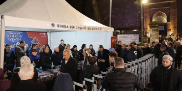 bursa-ulu-camide-ramazana-tatli-baslangic-fUCkO44v.webp