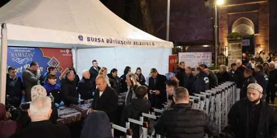 bursa-ulu-camide-ramazana-tatli-baslangic-fUCkO44v.webp