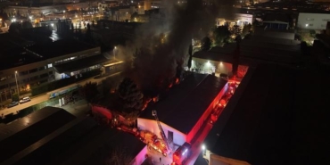bursada-korkutan-yangin-tekstil-fabrikasi-alevlere-teslim-TwrDskLl.jpg