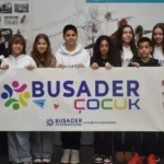 busader-gelecege-cocuklarla-yuruyor-busader-cocuk-is-basinda-dgHNJV6N.webp