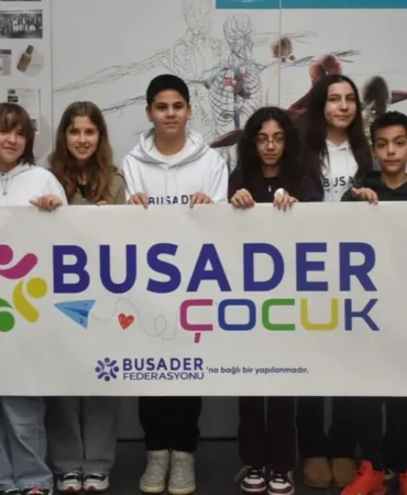 busader-gelecege-cocuklarla-yuruyor-busader-cocuk-is-basinda-dgHNJV6N.webp