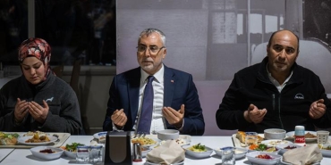 calisma-ve-sosyal-guvenlik-bakani-isikhan-ilk-iftarini-fabrika-iscileriyle-yapti-m3UU99UV.jpg