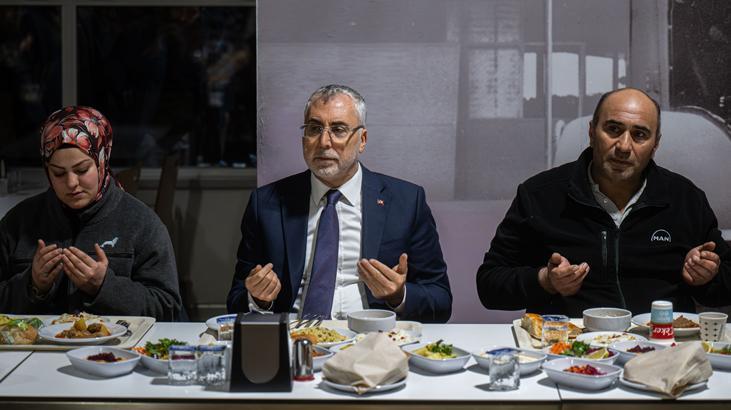 calisma-ve-sosyal-guvenlik-bakani-isikhan-ilk-iftarini-fabrika-iscileriyle-yapti-m3UU99UV.jpg