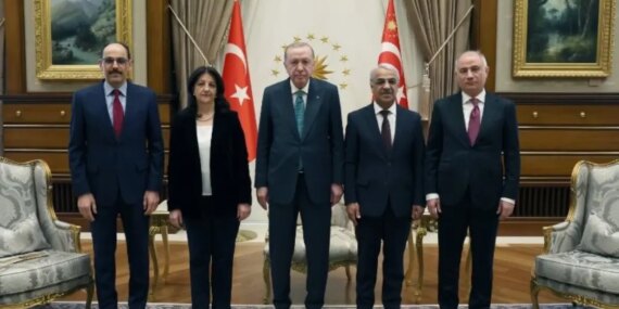 cumhurbaskani-erdogan-dem-parti-heyetini-kabul-etti-ene9eSRx.jpg