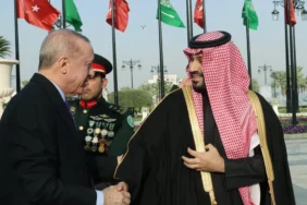 cumhurbaskani-erdogan-veliaht-prensi-ile-gorustu-OYg7hqsH.webp
