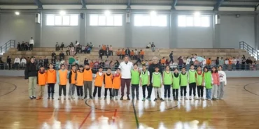 denizlide-siniflar-arasi-futsal-turnuvasinda-heyecan-suruyor-6P91P6tA.webp