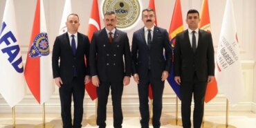 devletin-onemli-isimlerinden-bakan-ciftciye-tebrik-ziyareti-IBczKCK6.jpg