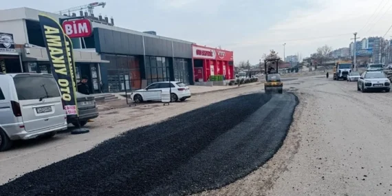 diyarbakir-buyuksehirden-bozulan-yollara-gecici-mudahale-4Yz6k1lC.webp