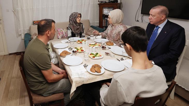 emine-erdogandan-iftar-sofrasina-konuk-olduklari-kayacik-ailesine-tesekkur-paylasimi-huNUA1ha.jpg