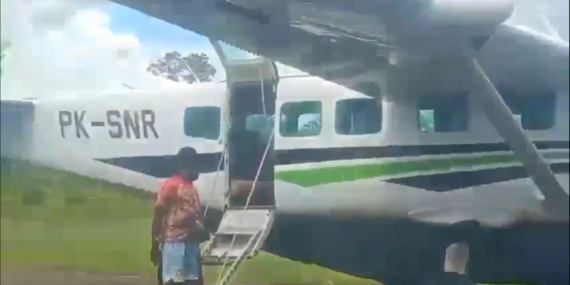 endonezyada-kucuk-yolcu-ucagina-inisi-sirasinda-ates-acildi-iki-pilot-oldu-17F7Am4m.png