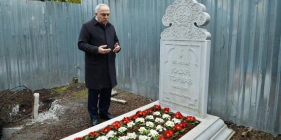 ergun-turandan-kadir-topbasin-kabrine-ziyaret-kendini-sadece-istanbula-adamisti-lVr6q3SC.jpg