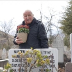 esinin-mezarini-her-hafta-ziyaret-ediyor-Y3RjltMt.jpg