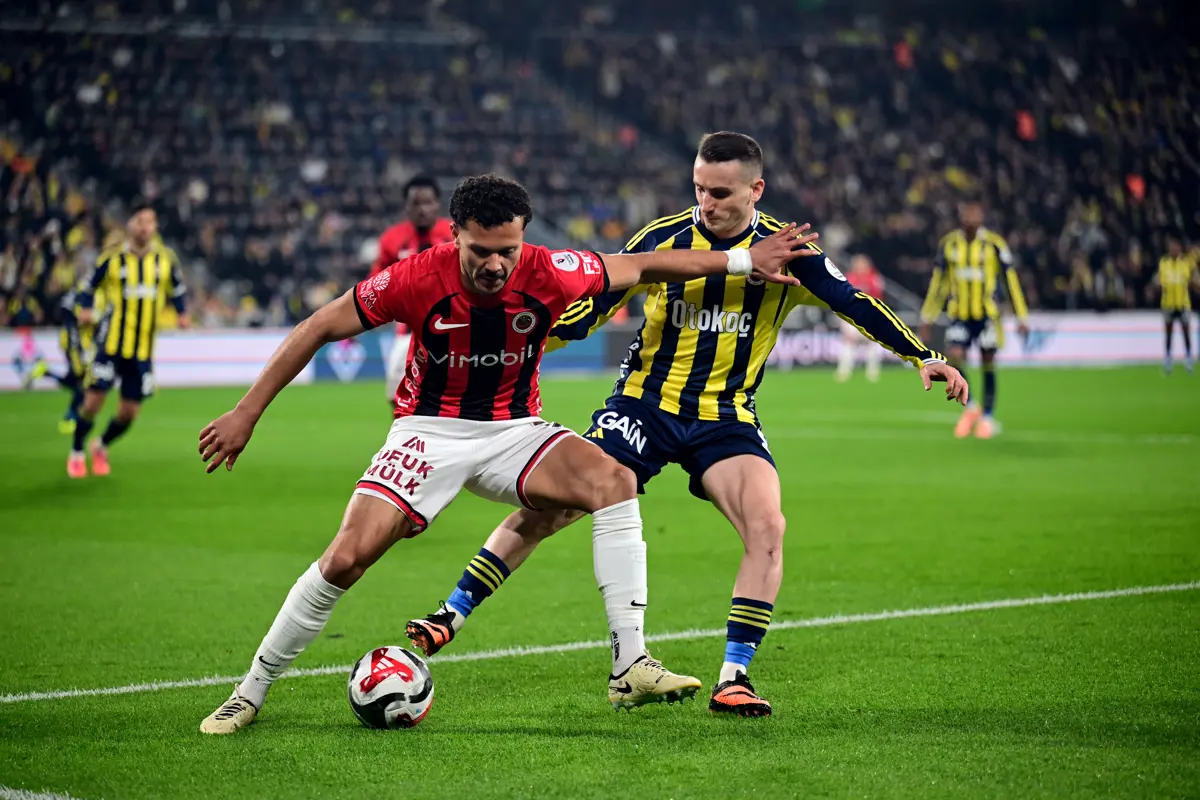 fenerbahce-kadikoyde-genclerbirligini-maglup-etti-zirve-takibi-suruyor-6Oc3UPdK.jpg