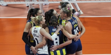 fenerbahce-voleybolda-galatasaraya-set-vermedi-OHiEKLIH.jpeg