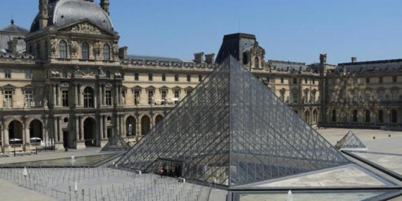 fransadaki-louvre-muzesinde-bilet-dolandiriciligi-sebekesi-cokertildi-ENKKeNLQ.jpg