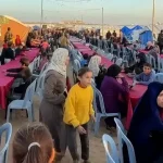 gazzede-israil-ablukasi-golgesinde-ramazan-yuzlerce-filistinliden-birlik-iftari-AeryNLNk.webp