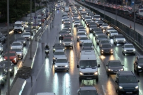 haftanin-ikinci-gunu-istanbulda-yogunluk-anadolu-yakasinda-trafik-yuzde-80e-dayandi-NGj7WefG.jpg