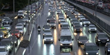 haftanin-ikinci-gunu-istanbulda-yogunluk-anadolu-yakasinda-trafik-yuzde-80e-dayandi-NGj7WefG.jpg