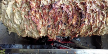 iki-girisimciden-kuzu-etiyle-yapilan-cag-kebabina-tavuklu-alternatif-cSz5vSZT.jpg