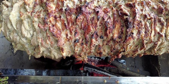 iki-girisimciden-kuzu-etiyle-yapilan-cag-kebabina-tavuklu-alternatif-cSz5vSZT.jpg