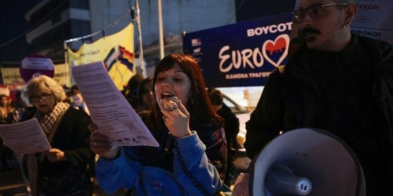 israilin-eurovision-sarki-yarismasina-katilimi-atinada-protesto-edildi-PbmhMSeh.jpg