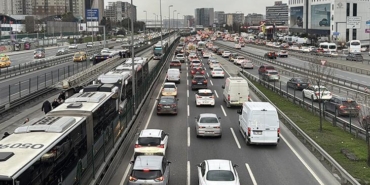 istanbulda-trafik-yogunlugu-yuzde-80e-kadar-cikti-q1kCuAGJ.jpg