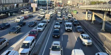 istanbulda-trafik-yogunlugu-yuzde-85-5faFvuCP.jpg