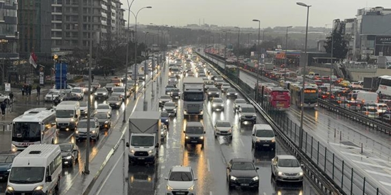 istanbulda-trafik-yogunlugu-yuzde-89a-kadar-cikti-bnpty9Ut.jpg