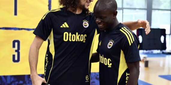 kante-fenerbahcede-ilk-antrenmanina-cikti-gSz98EGS.jpg