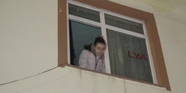 kapiyi-uzerine-kilitleyip-kacti-genc-kadin-pencereden-yardim-istedi-iwI9z4yJ.jpg