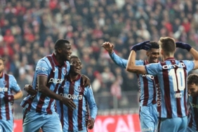 karadeniz-derbisini-trabzonspor-kazandi-onuachu-maca-damga-vurdu-qmYVJLXj.jpg