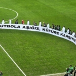 kocaelispor-besiktas-macinda-kufure-karsiyiz-pankarti-IAuikitN.jpg