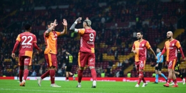 kupada-aslan-sov-galatasaray-fisi-ilk-yarida-cekti-S4lQMqE6.jpg