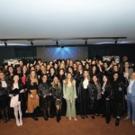 mercedes-benz-shes-mentoring-programi-3-yilinda-gelecegin-kadin-liderlerini-desteklemeye-devam-ediyor-kgiTthfp.jpg