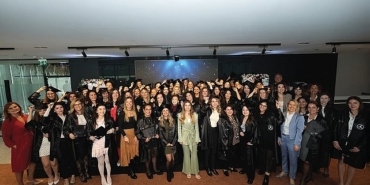 mercedes-benz-shes-mentoring-programi-3-yilinda-gelecegin-kadin-liderlerini-desteklemeye-devam-ediyor-kgiTthfp.jpg