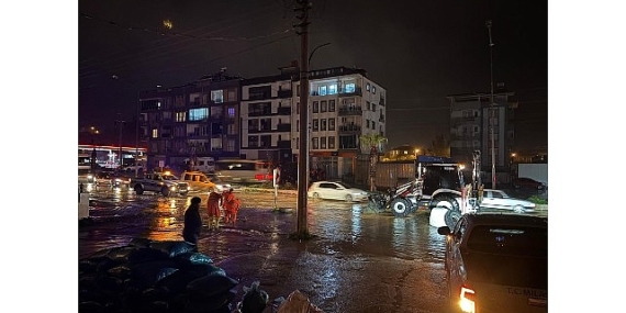 milas-belediyesi-ekipleri-yogun-yagis-ve-firtina-nedeniyle-724-gorev-basindaydi-wXnEty6V.jpg