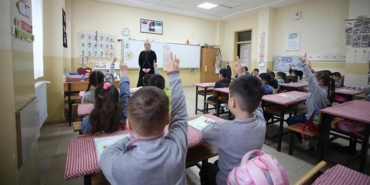 milli-egitim-bakani-tekin-duyurdu-yarin-ilk-ders-bayrak-sevgisi-olacak-TrpmB26M.jpg