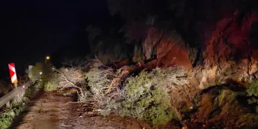 mudanya-kursunlu-yolunda-geceyarisi-heyelan-yol-ulasima-kapandi-vDSz5s9S.webp