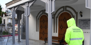 narlidere-belediyesinden-camilerde-temizlik-calismasi-9PcCKLWc.jpg