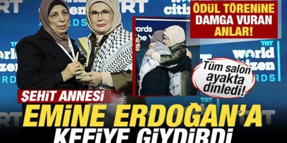odul-torenine-damga-vuran-anlar-sehit-annesi-emine-erdogana-kefiye-giydirdi-R97ED4sh.jpg