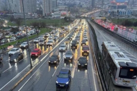 okullarda-tatil-sona-erdi-istanbulda-trafik-yogunlugu-3fKCSLmh.jpg