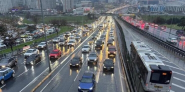 okullarda-tatil-sona-erdi-istanbulda-trafik-yogunlugu-3fKCSLmh.jpg