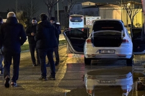 polisin-dur-ihtarina-uymayan-aracta-el-bombasi-ve-tabanca-ele-gecirildi-BaiqZjhW.jpg