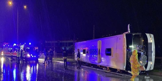 samsunda-feci-kaza-yolcu-otobusu-devrildi-6-yarali-LTXN3erK.jpg