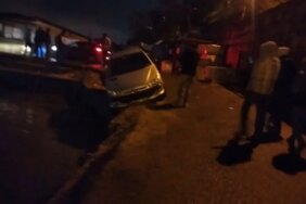 sariyerde-ikinci-kaza-otomobil-mendirege-asildi-A8POLGUJ.jpg
