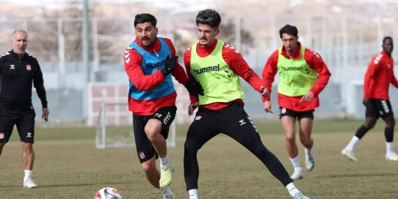 sivasspor-adana-demirspor-macina-hazirlaniyor-NItccv13.jpg