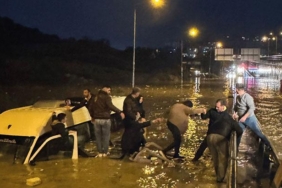 son-dakika-aydinda-minibus-suya-gomuldu-20-yolcu-mahsur-kaldi-eOjbvDDJ.jpg